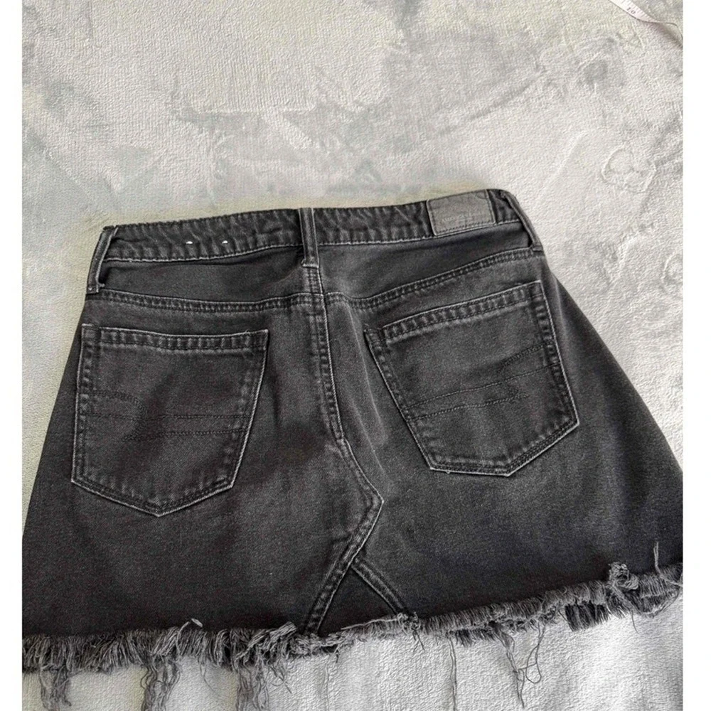American Eagle AE Skirt Jean 4‎ Pocket Mini Black Denim Frayed Hem Y2K Design